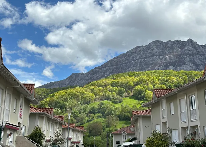 Casa Rugama Con Piscina De Temporada En El Corazon De Cantabria * Arredondo