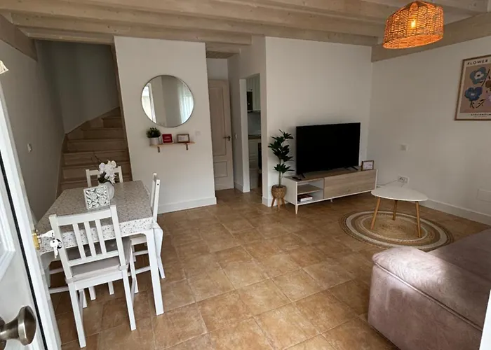 Casa Rugama Con Piscina De Temporada En El Corazon De Cantabria Tatil Evi